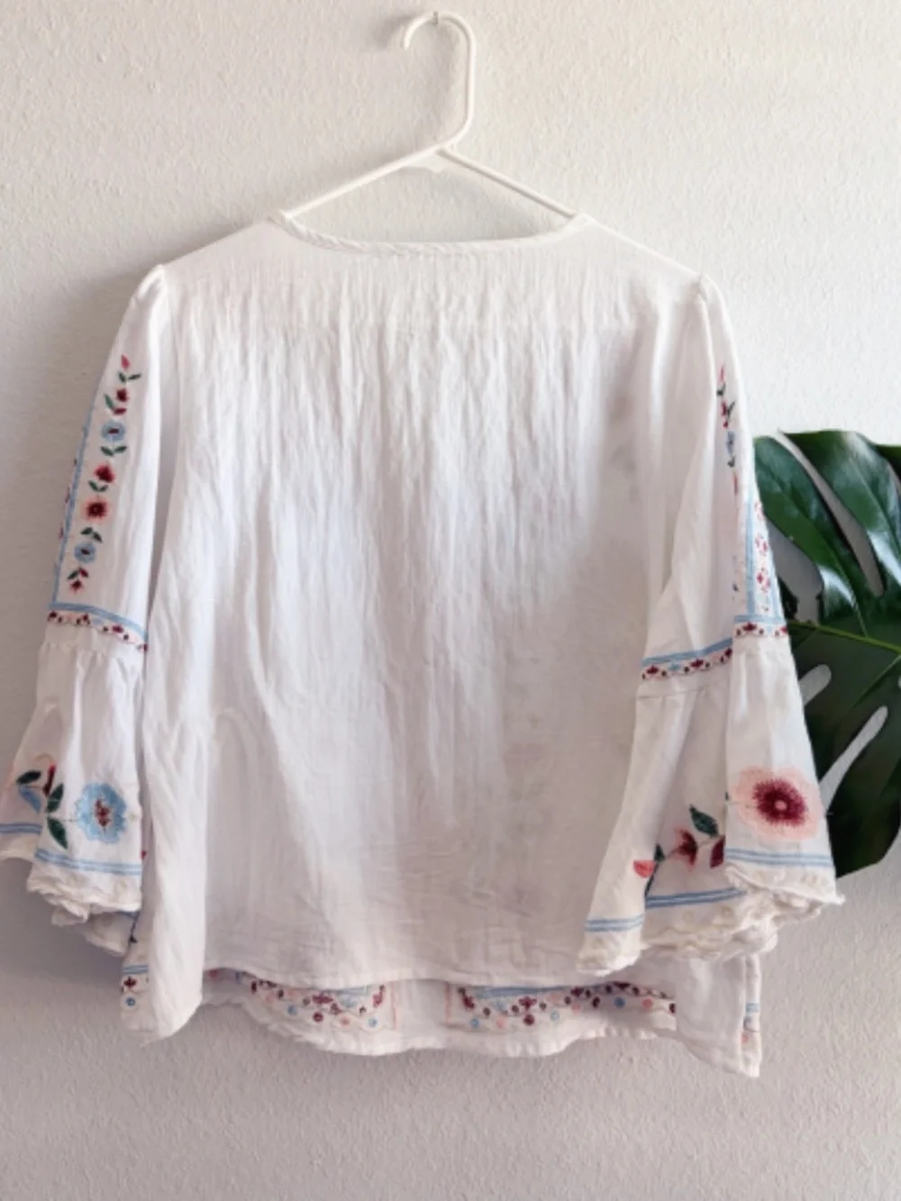 Umgee White Embroidered Peasant Blouse With Ruffled Sleeves - Picture 7 of 8